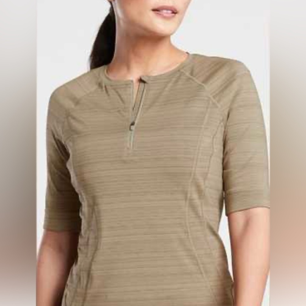 Athleta 'Pacifica Illume' Fitted Tee heather gray 1/4 zip Top Short Sleeve M